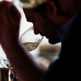 Les premiers verres dégustés séduisent : moins d’opulence que les années précédentes, mais une vraie fraîcheur
